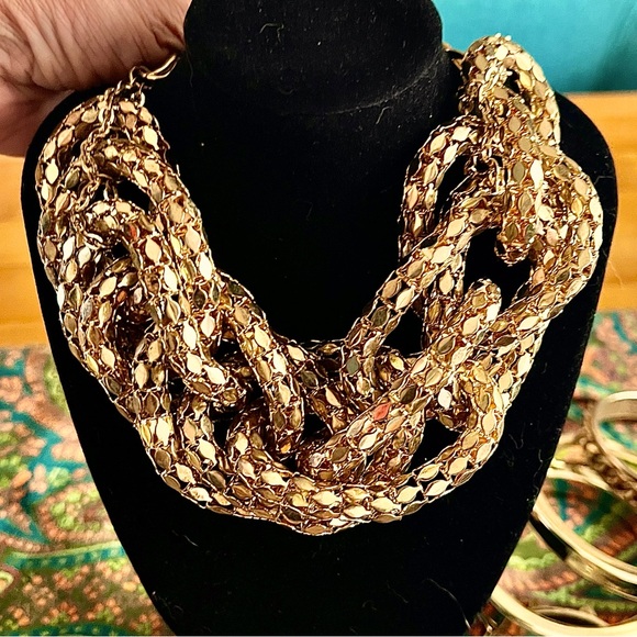 Vintage gold tone braided mesh statement necklace - Picture 5 of 10